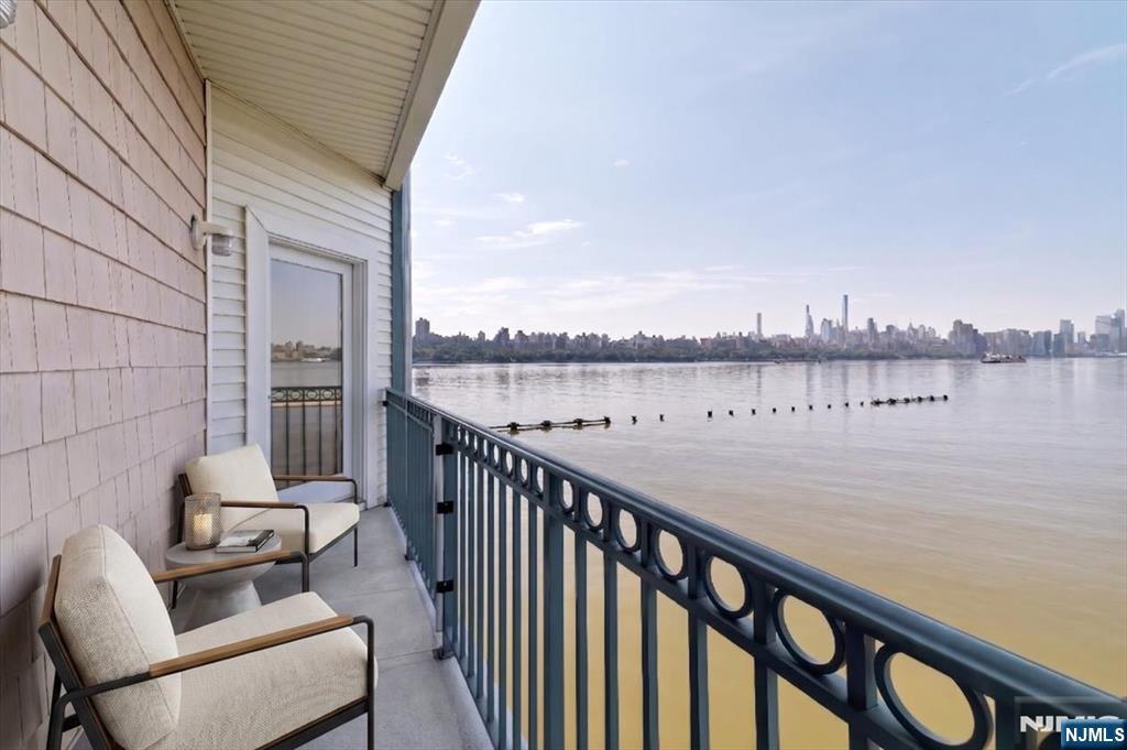 217 The Promenade Property Photo 6