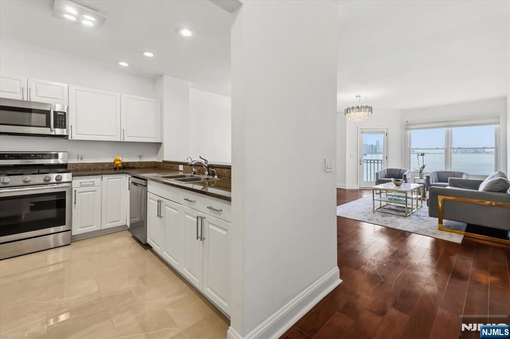 217 The Promenade Property Photo 8