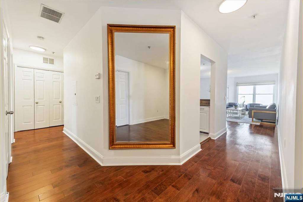 217 The Promenade Property Photo 11