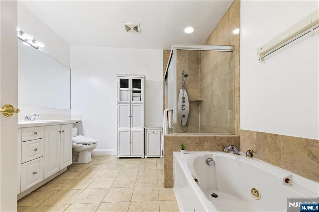 217 The Promenade Property Photo 16