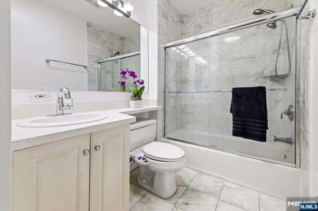 217 The Promenade Property Photo 20