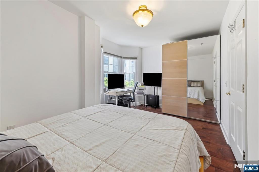 217 The Promenade Property Photo 24
