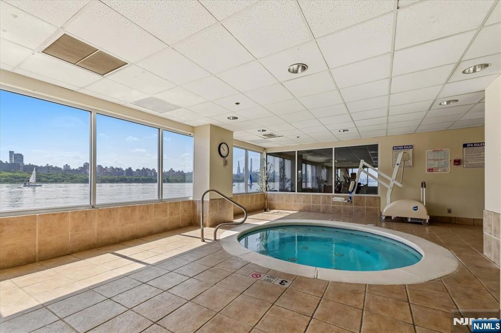 217 The Promenade Property Photo 28