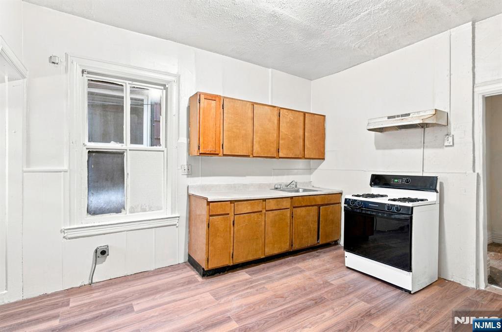 102 Claremont Avenue Property Photo 8