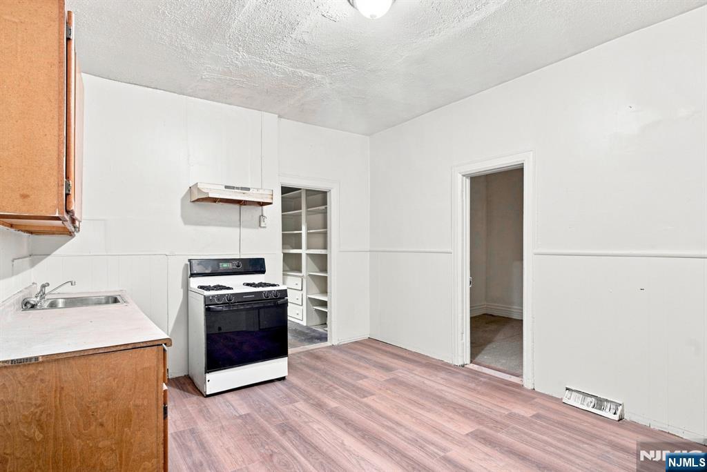102 Claremont Avenue Property Photo 9