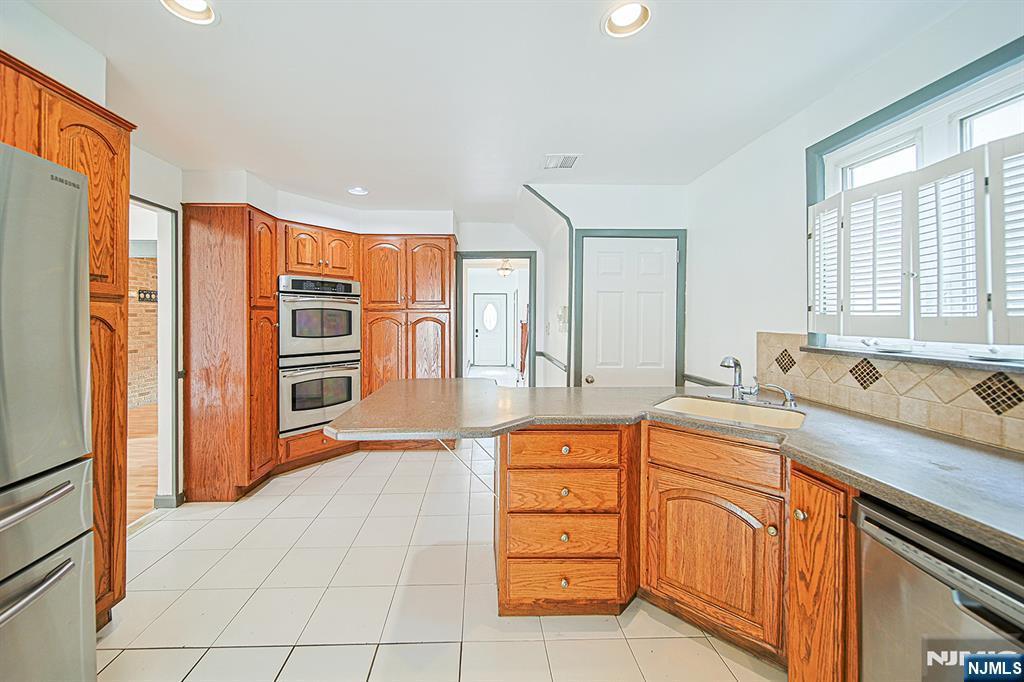 709 Kingsland Avenue Property Photo 17