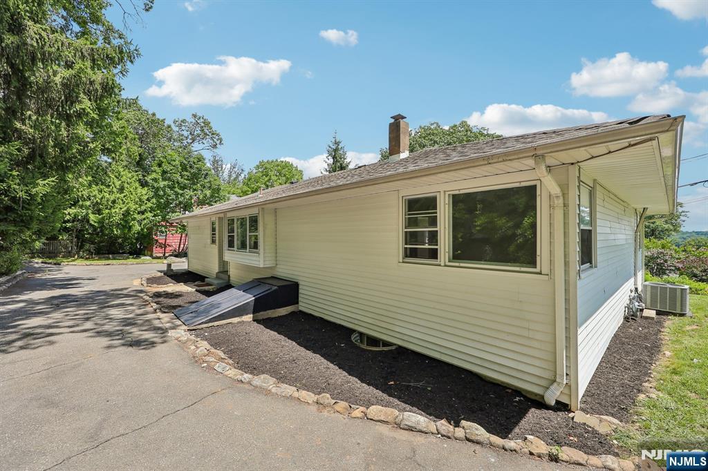 33 Lotz Street Property Photo 37