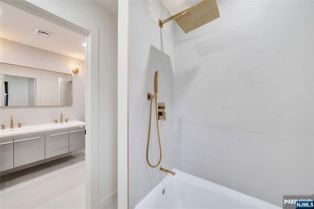 468 Morse Avenue Property Photo 26