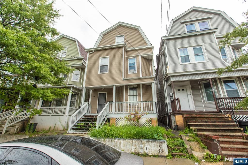 482 16th Street Property Photo 1