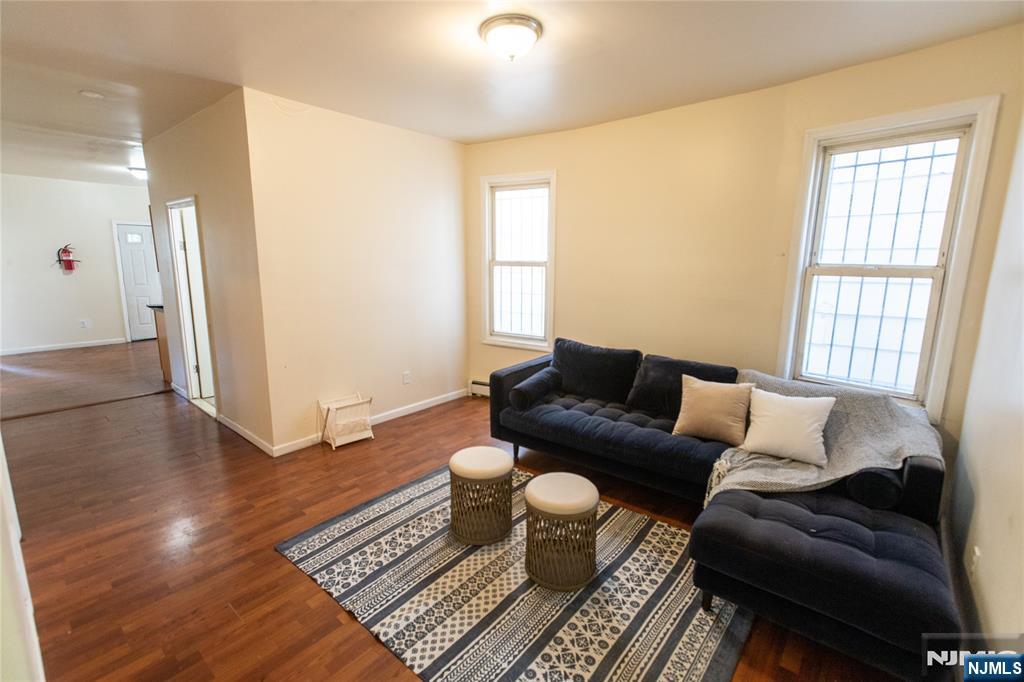 482 16th Street Property Photo 2