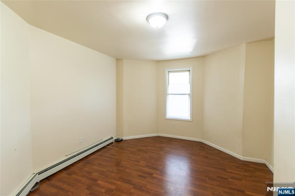 482 16th Street Property Photo 3