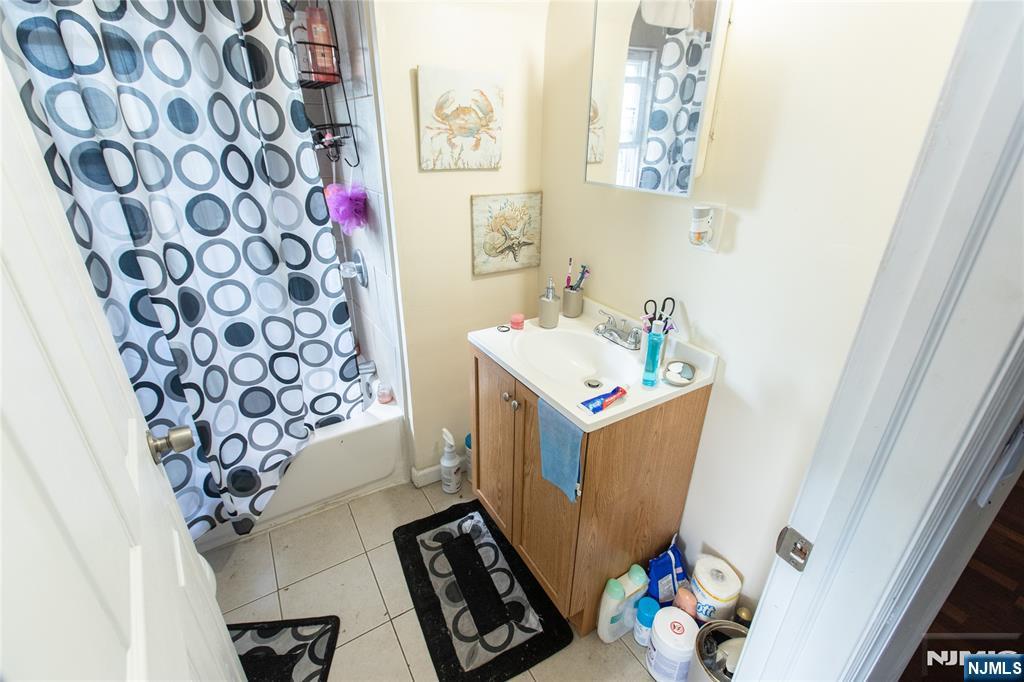 482 16th Street Property Photo 11
