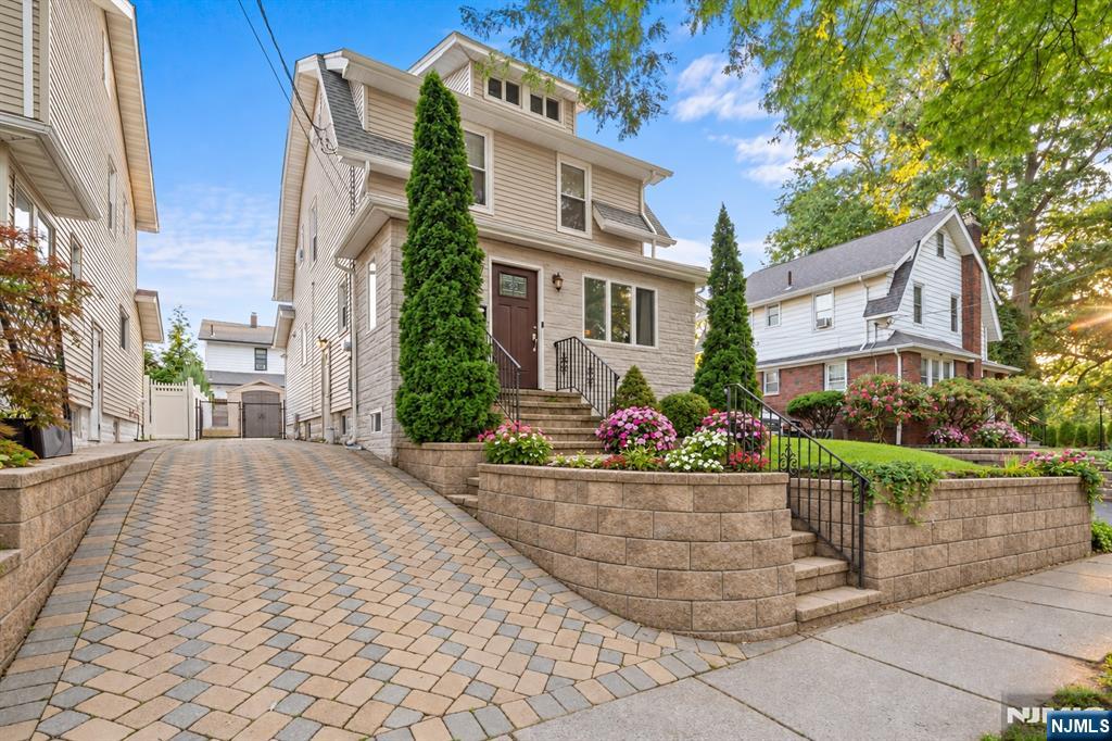 171 Oak Ridge Avenue Property Photo 1