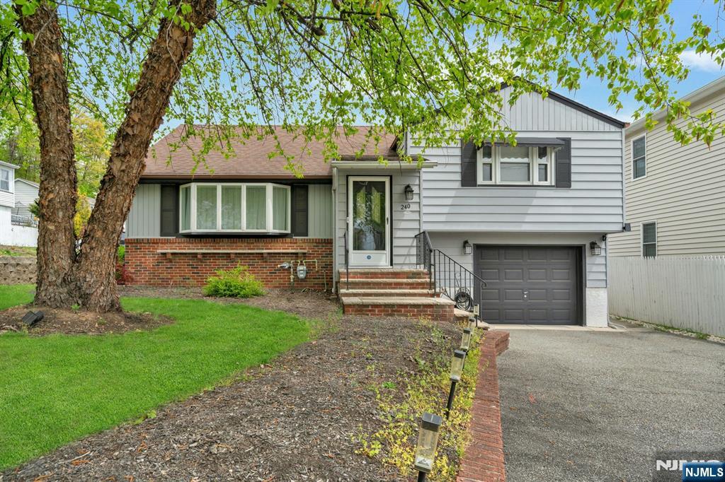 240 Gordon Avenue Property Photo 1