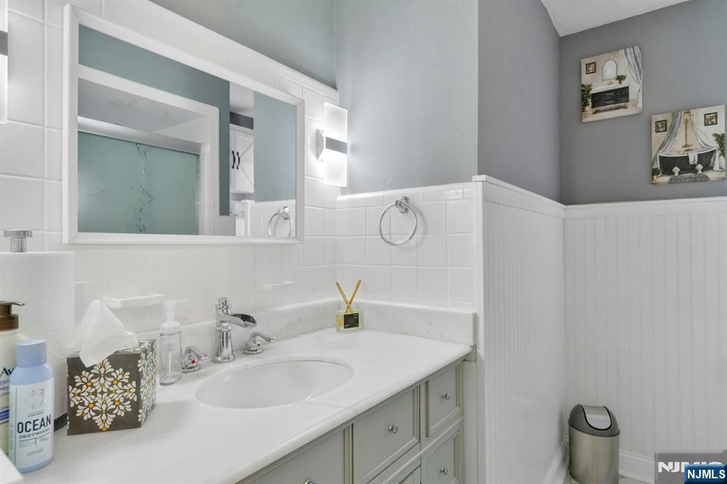 240 Gordon Avenue Property Photo 14