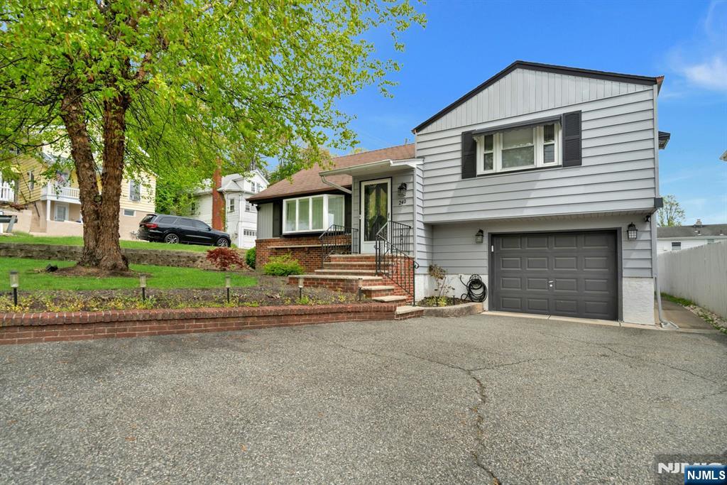 240 Gordon Avenue Property Photo 20