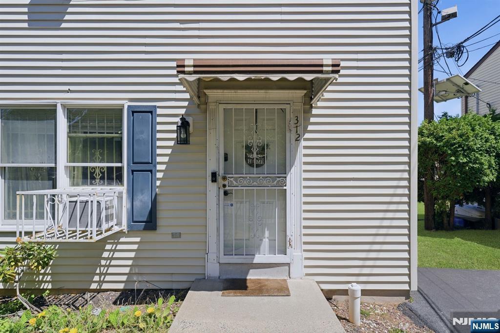 312 Littleton Avenue 804 Property Photo 3
