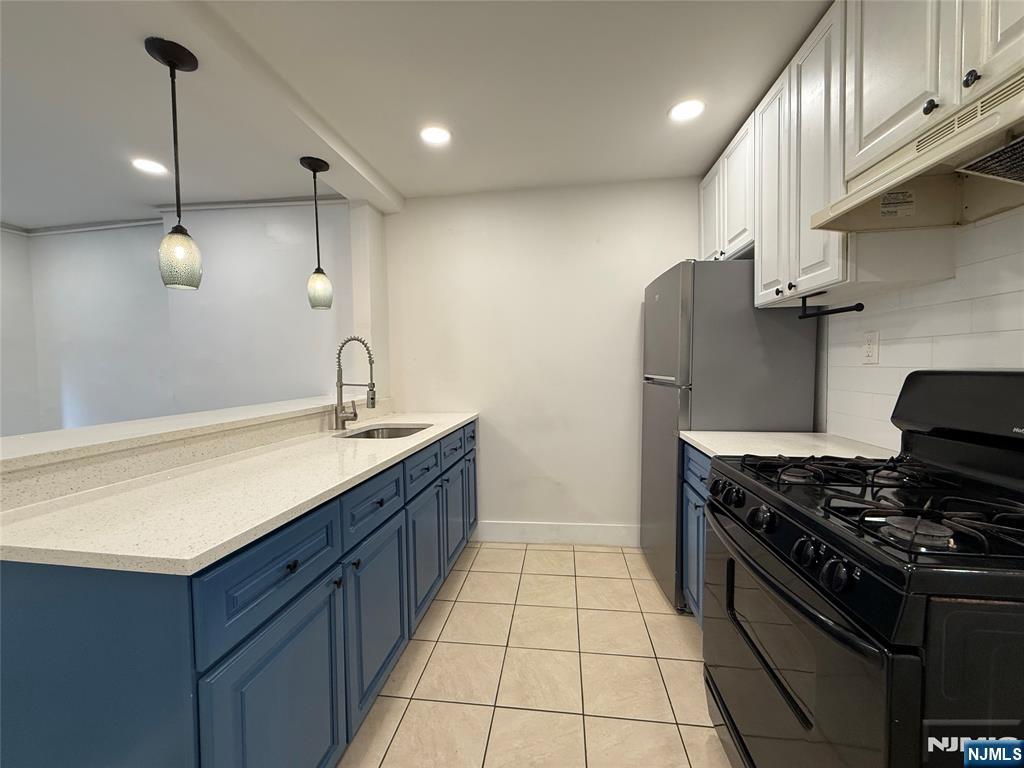 270 1/2 Summit Avenue Property Photo 6