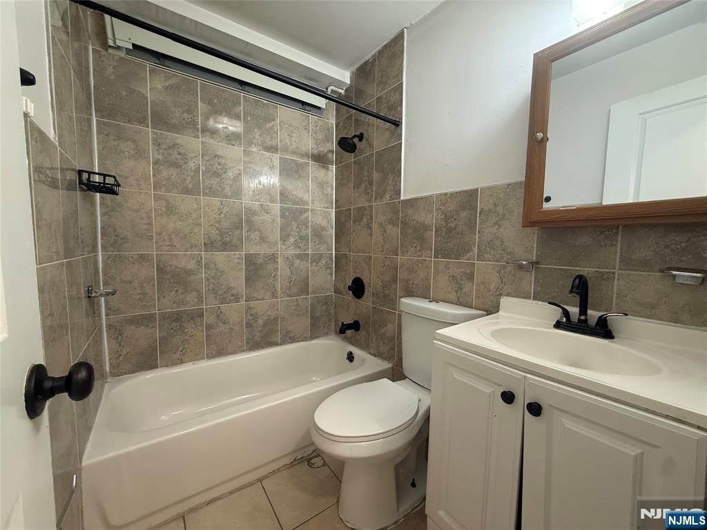 270 1/2 Summit Avenue Property Photo 14