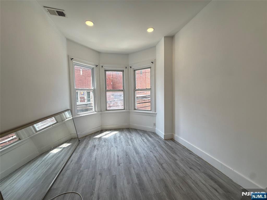 270 1/2 Summit Avenue Property Photo 15