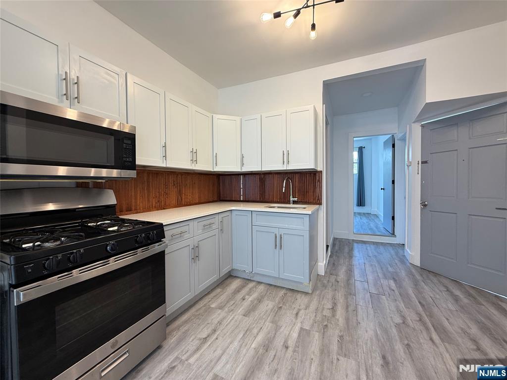 270 1/2 Summit Avenue Property Photo 17