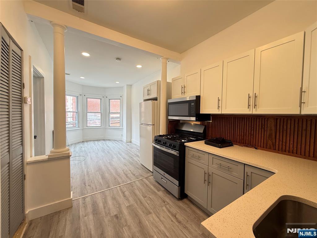 270 1/2 Summit Avenue Property Photo 19