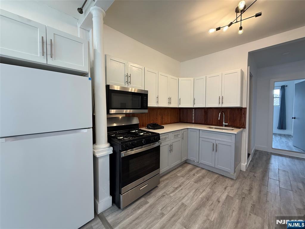 270 1/2 Summit Avenue Property Photo 23