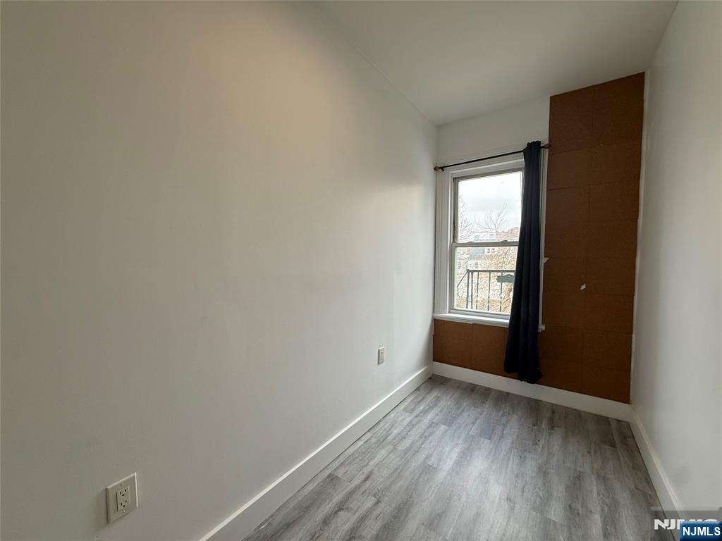 270 1/2 Summit Avenue Property Photo 31