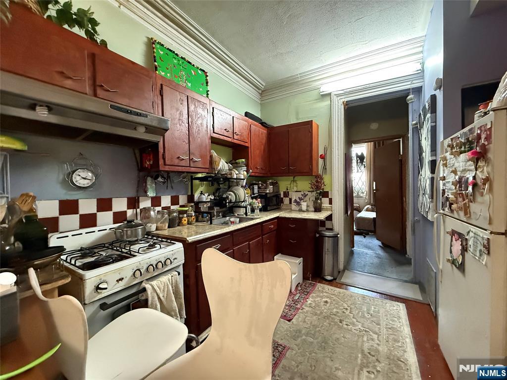270 1/2 Summit Avenue Property Photo 39