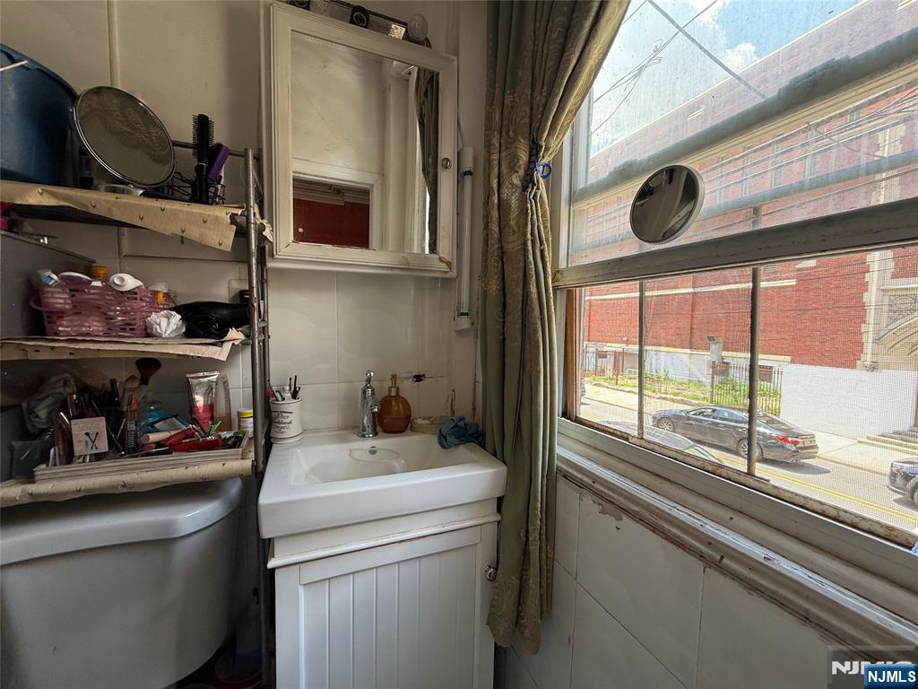 270 1/2 Summit Avenue Property Photo 43