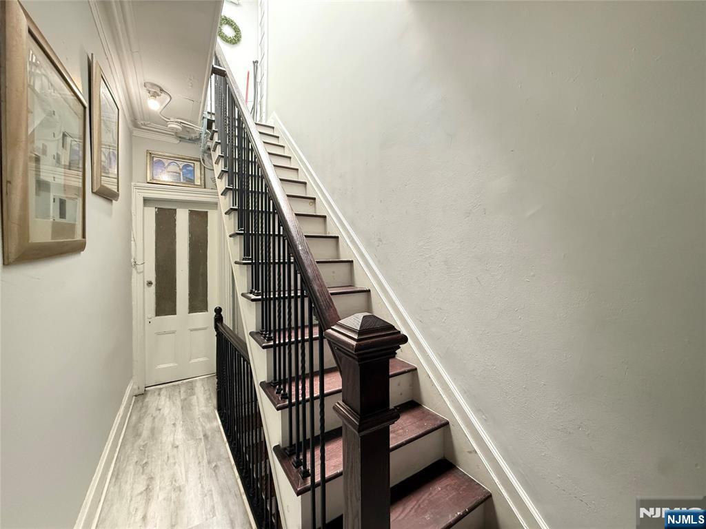 270 1/2 Summit Avenue Property Photo 44