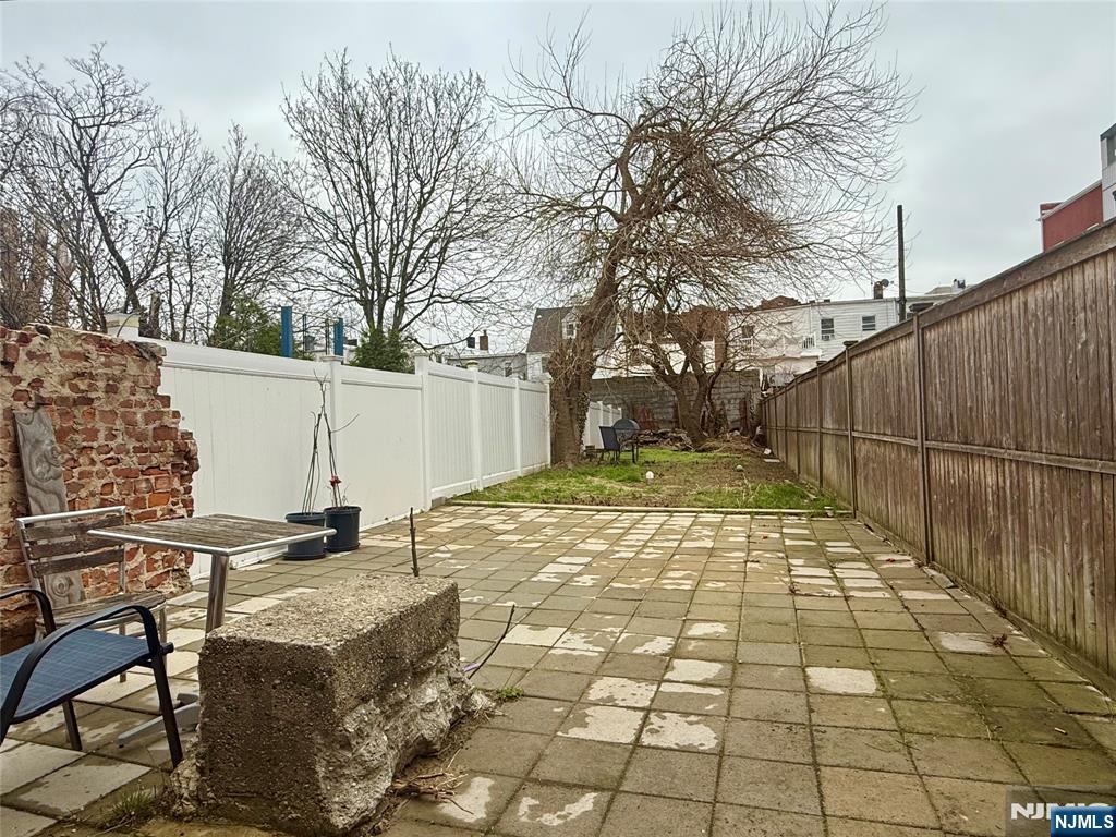270 1/2 Summit Avenue Property Photo 46