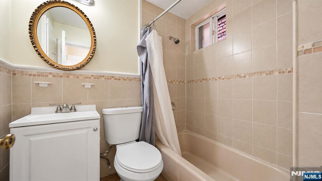 23 Farnham Avenue 2 Property Photo 4