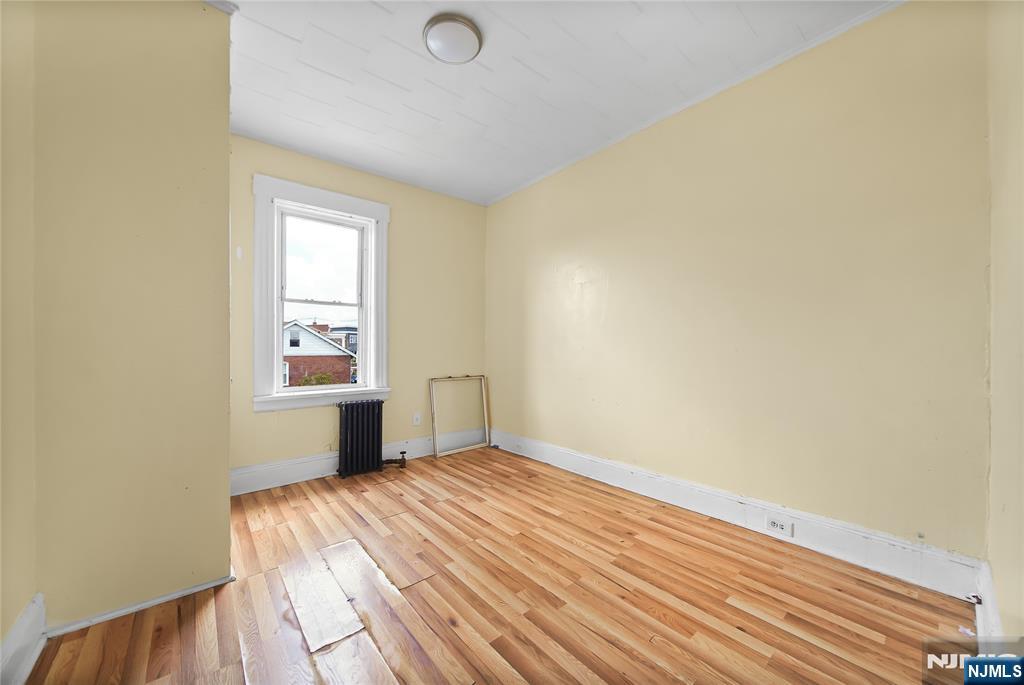 23 Farnham Avenue 2 Property Photo 7
