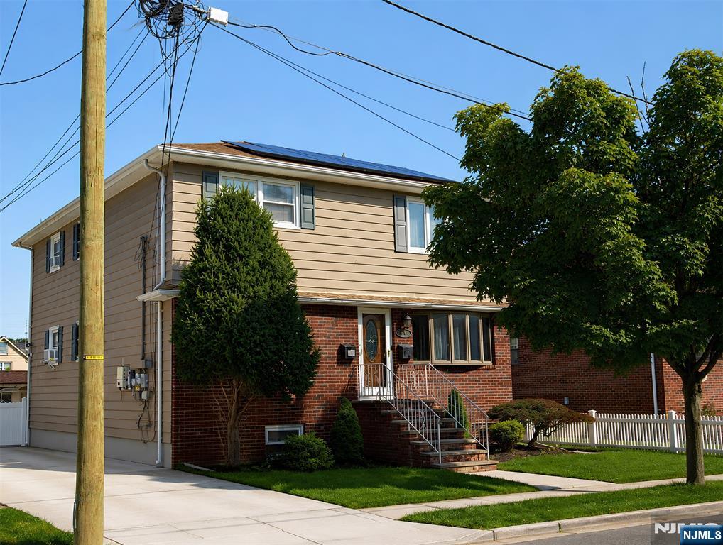 226 Irving Place Property Photo 2