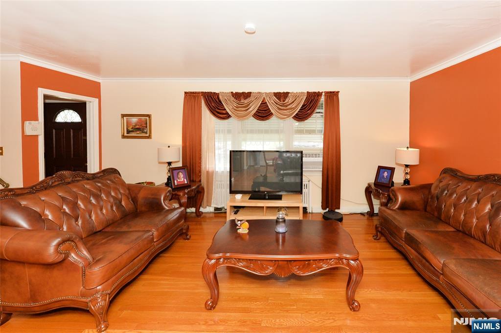 1556 Wyndmoor Avenue Property Photo 2