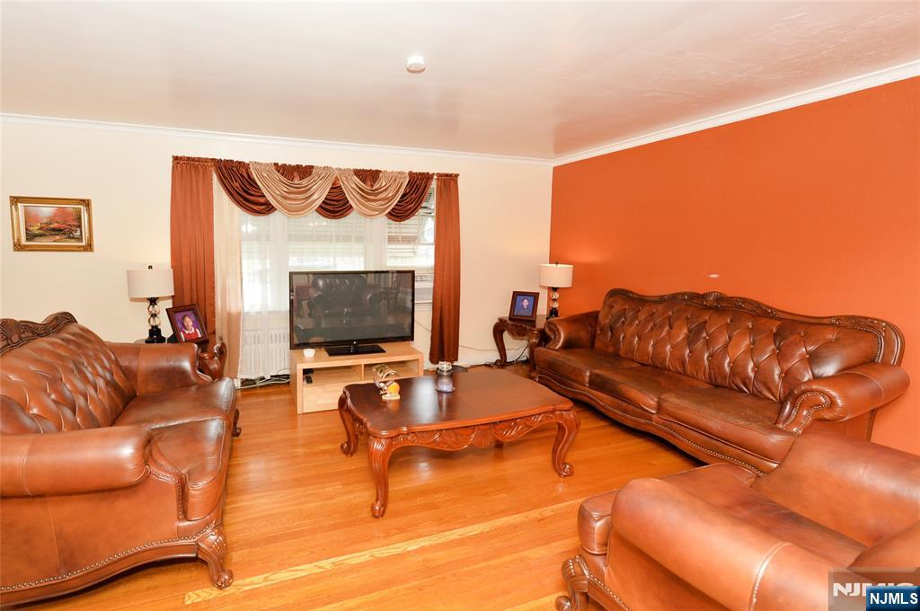 1556 Wyndmoor Avenue Property Photo 3