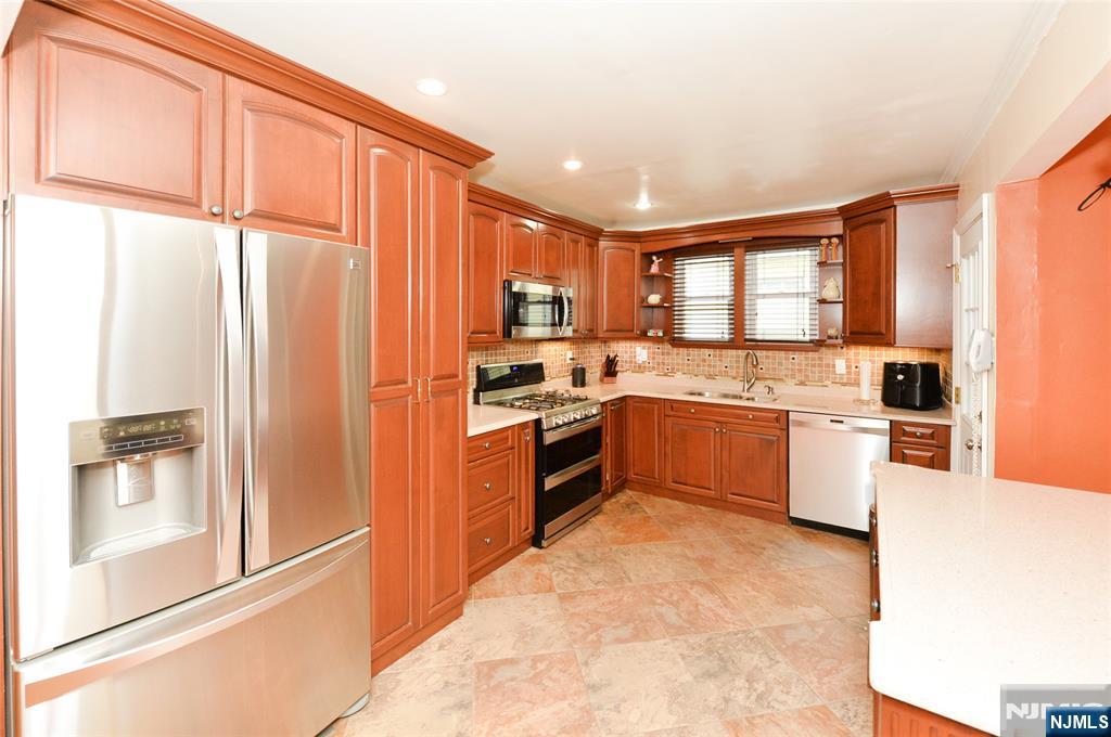 1556 Wyndmoor Avenue Property Photo 6