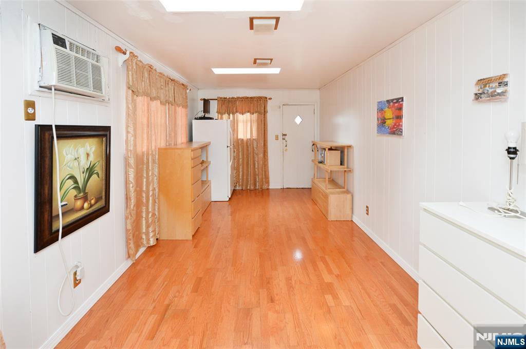 1556 Wyndmoor Avenue Property Photo 8