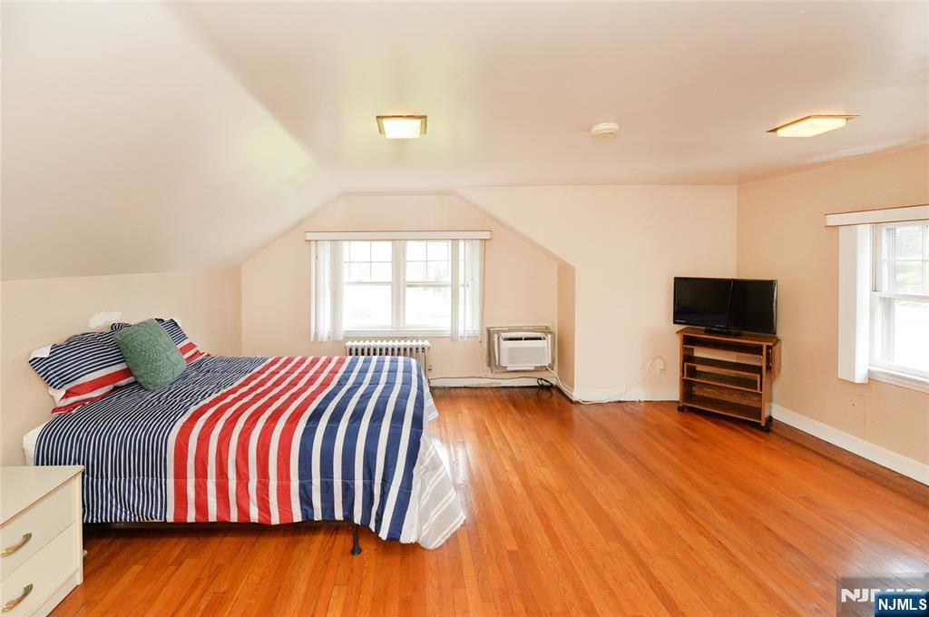 1556 Wyndmoor Avenue Property Photo 17