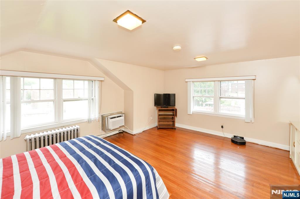 1556 Wyndmoor Avenue Property Photo 18