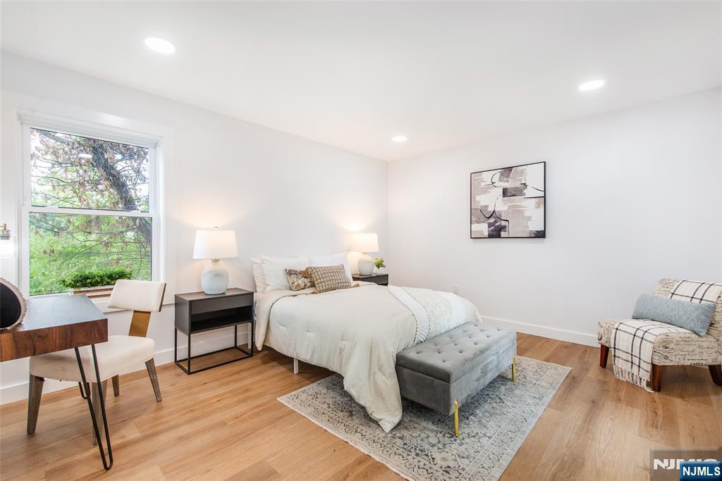 26029677 Property Photo 12