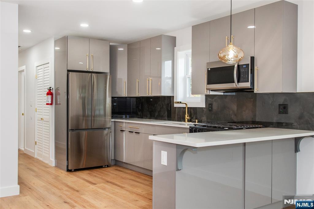 26029677 Property Photo 14