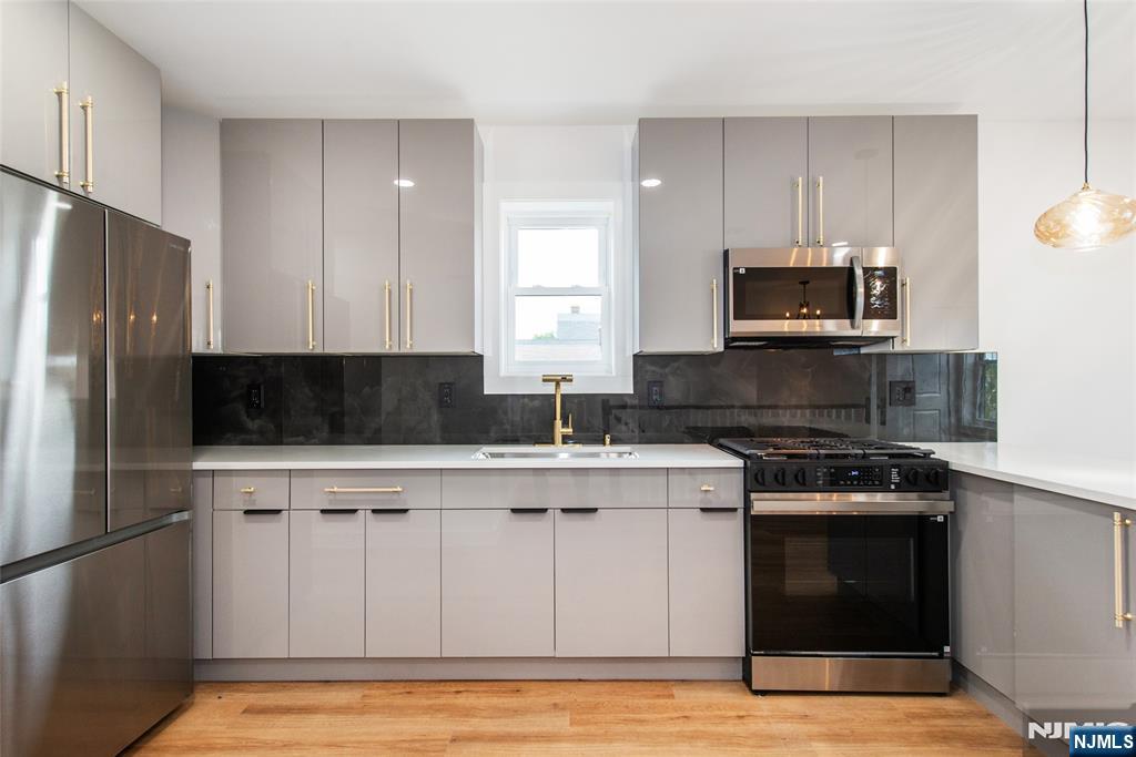 26029677 Property Photo 15