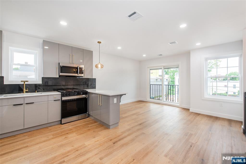 26029677 Property Photo 16