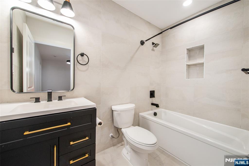 26029677 Property Photo 17