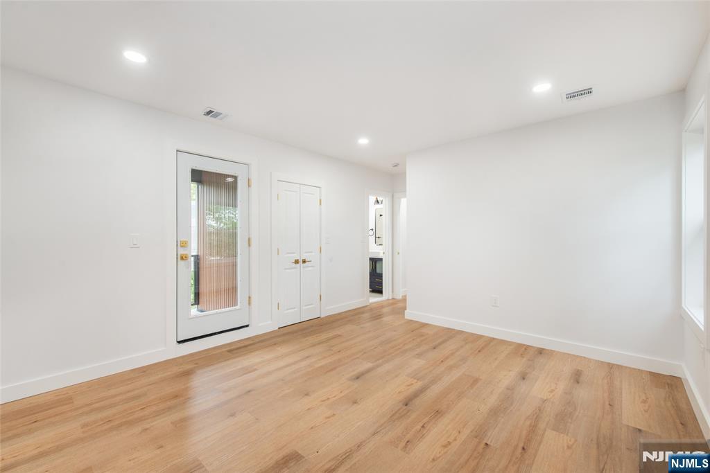 26029677 Property Photo 18