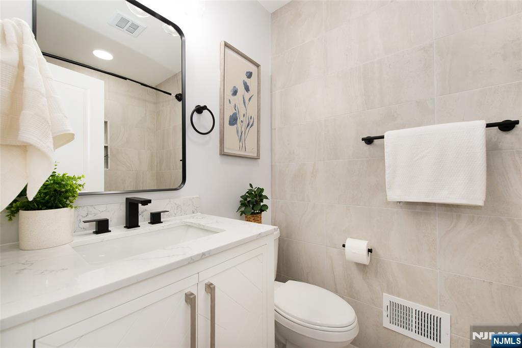 26029677 Property Photo 19