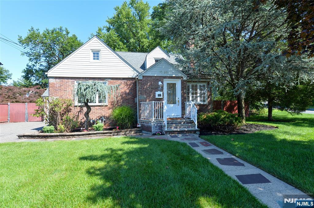 17-23 Berdan Avenue Property Photo 1