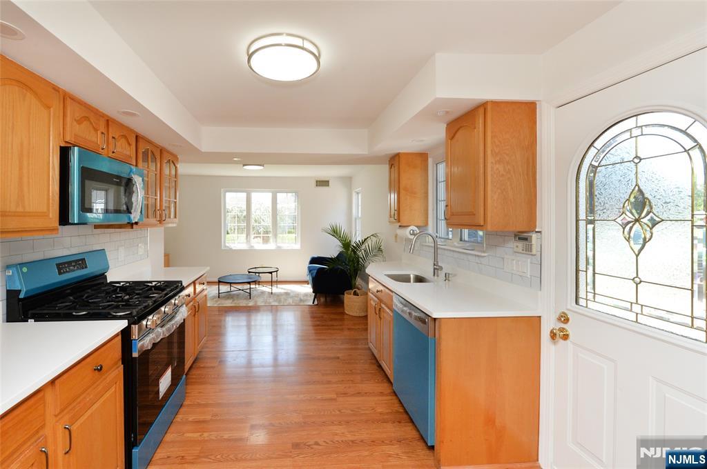17-23 Berdan Avenue Property Photo 6